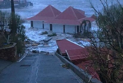 Ouragan IRMA, à SAINT BARTH les maisons envahies par la mer