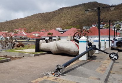 Ouragan IRMA, à SAINT BARTH toute la végétation a disparu mais la plupart des (...)